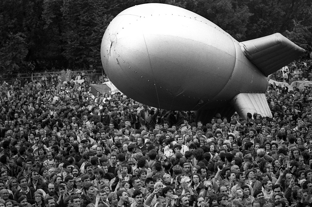 Аэростат у Белого дома, август 1991 года Аэростат у Белого дома, август 1991 года